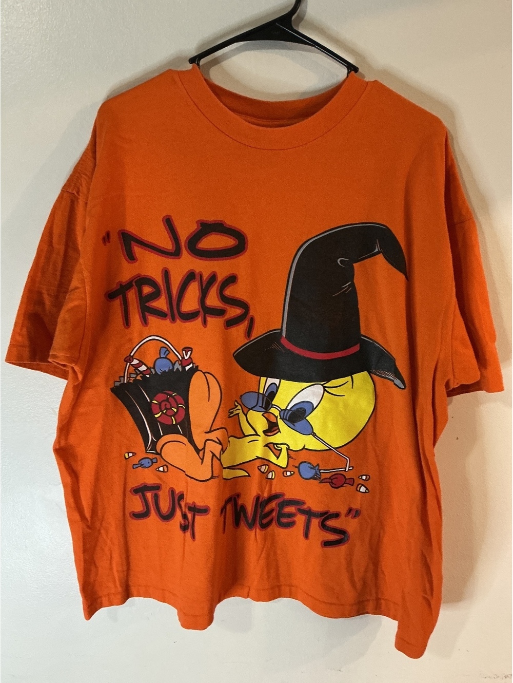 1996 Tweety Halloween shirt